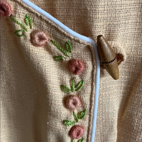 Chinese-Inspired T-shirt Blouse with Mandarin Collar - Picture 3 of 5